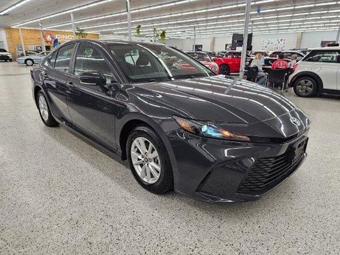 Used 2025 Toyota Camry LE image 3