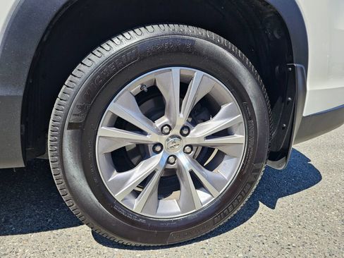 Used 2015 Toyota Highlander XLE AWD/4WD image 9