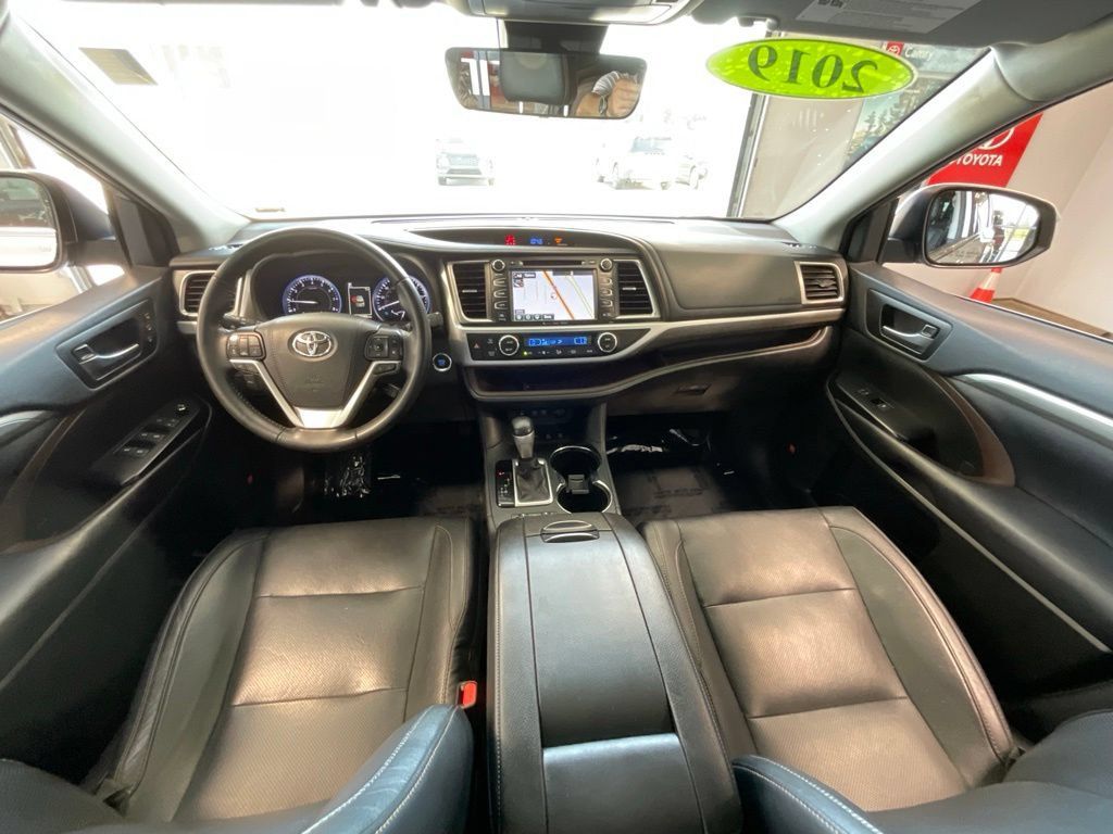 Used 2019 Toyota Highlander Limited AWD/4WD image 8