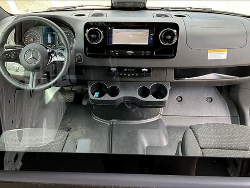 Used 2025 Mercedes-Benz Sprinter 2500 image 15