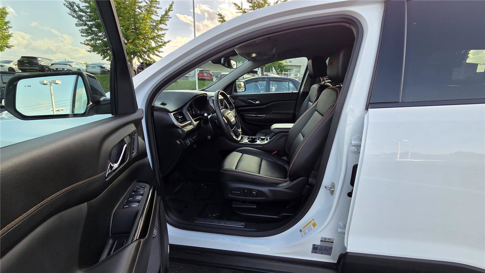 Used 2023 GMC Acadia AT4 w/ Technology Package AWD/4WD image 15