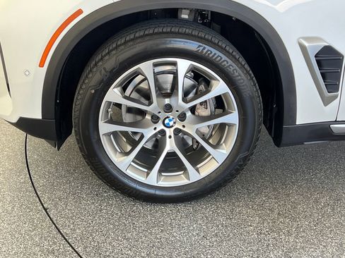 Used 2024 BMW X5 xDrive40i w/ Parking Assistance Package AWD/4WD image 28