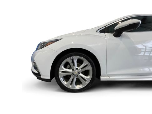 Used 2017 Chevrolet Cruze Premier image 18