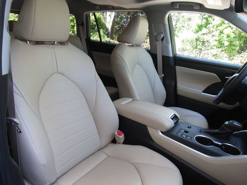 Certified 2025 Toyota Highlander XLE AWD/4WD image 21