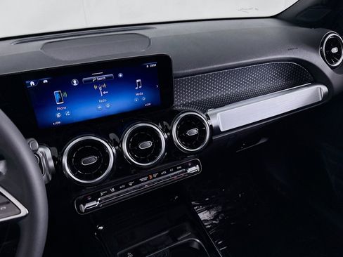 New 2026 Mercedes-Benz GLB 250 image 19