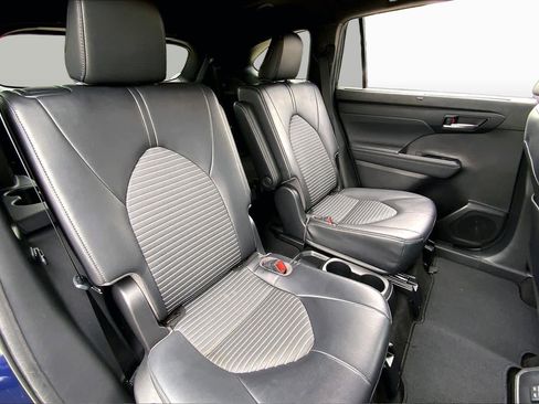 Used 2023 Toyota Highlander XSE FWD image 20