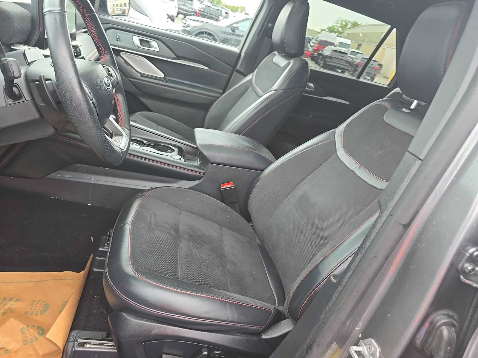 Used 2025 Ford Explorer ST w/ Sun And Sound Package AWD/4WD image 7