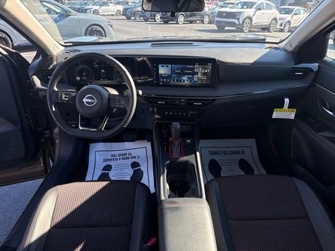 Used 2025 Nissan Kicks SR image 13