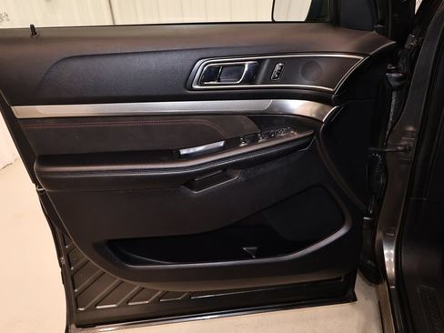 Certified 2018 Ford Explorer XLT w/ Equipment Group 202A AWD/4WD image 10