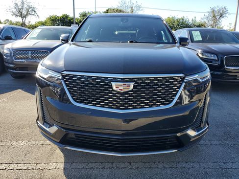 Used 2022 Cadillac XT6 Luxury image 2