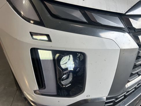 Used 2023 Hyundai Palisade Calligraphy image 4