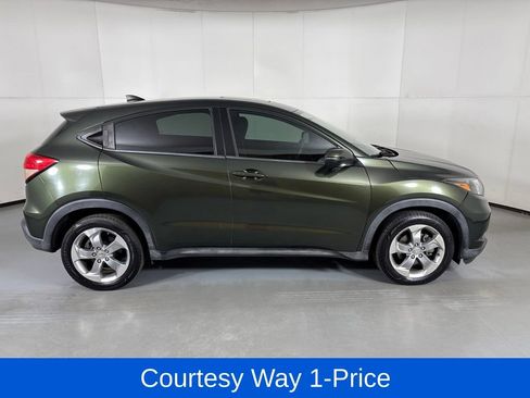 Used 2017 Honda HR-V EX image 11