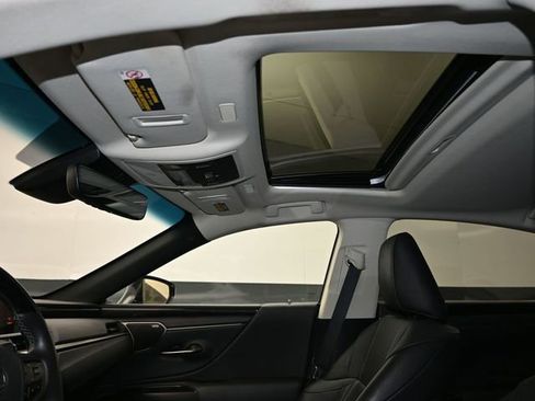 Used 2021 Lexus ES 300h w/ Accessory Package image 26