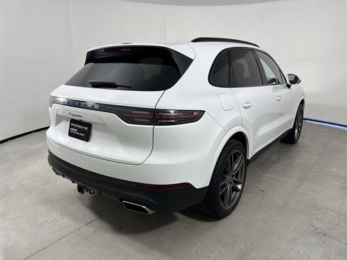 Certified 2023 Porsche Cayenne Platinum Edition image 7