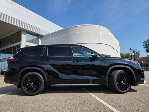 Used 2023 Toyota Highlander XSE AWD/4WD image 29