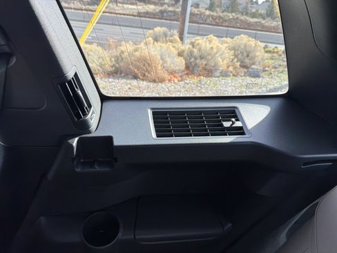 New 2026 Volvo XC90 T8 Plus w/ Protection Package Premier image 38