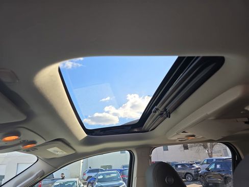 Used 2014 GMC Acadia SLE image 32