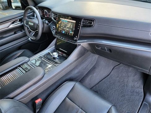 Used 2023 Jeep Wagoneer 4WD w/ Premium Group I image 26