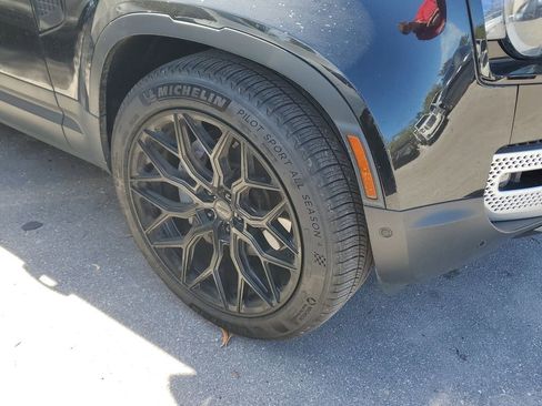 Used 2023 Land Rover Defender 130 SE image 4