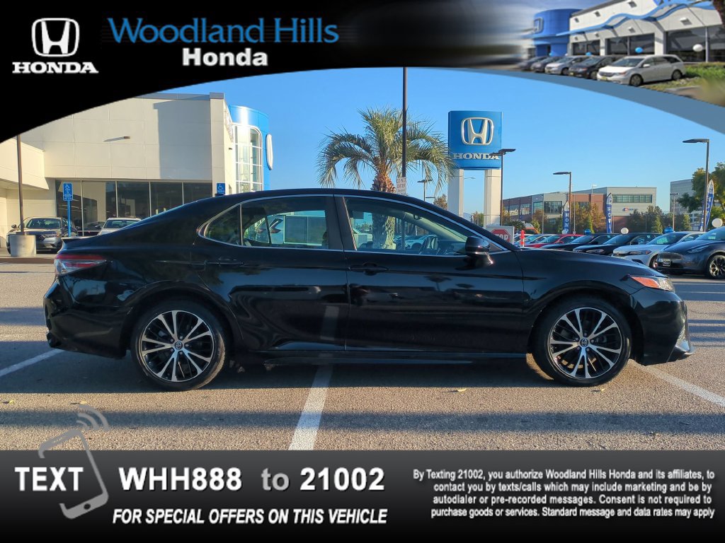 Used 2019 Toyota Camry SE w/ Carpet Mat Package FWD image 4