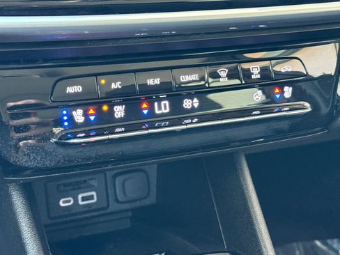 Used 2023 Chevrolet Bolt EUV LT w/ Convenience Package FWD image 30