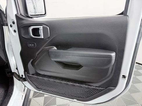 Used 2024 Jeep Wrangler Willys image 10