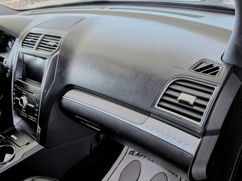 Used 2017 Ford Explorer Sport image 32