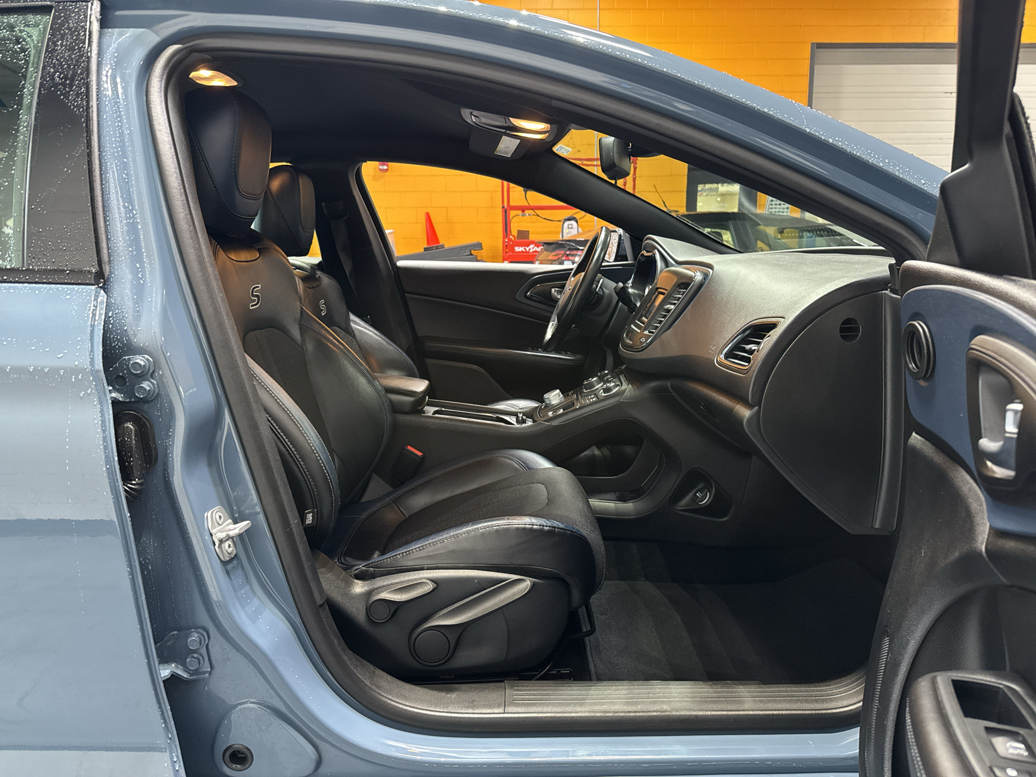 Used 2015 Chrysler 200 S FWD image 16
