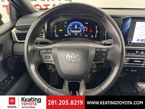 Used 2025 Toyota Camry SE image 27