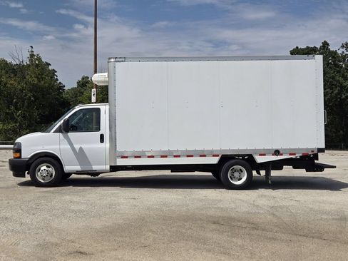 Used 2024 Chevrolet Express 3500 w/ Power Convenience Package RWD image 4