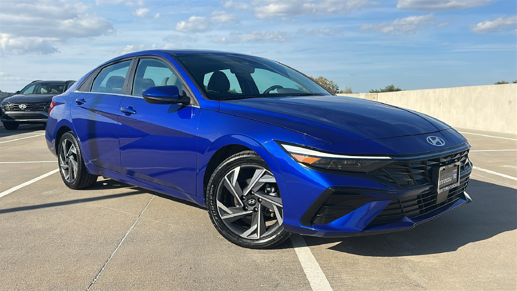 Used 2025 Hyundai Elantra SEL FWD image 6