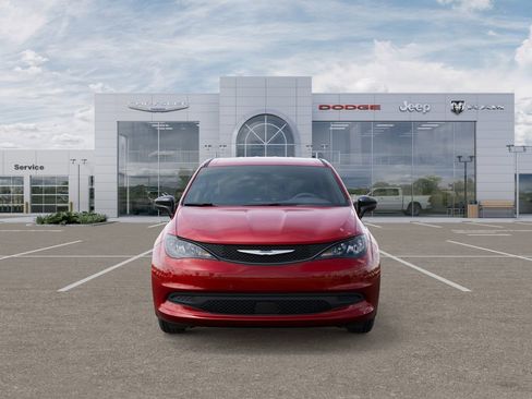 New 2026 Chrysler Voyager LX image 7