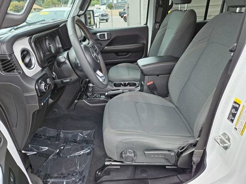Used 2024 Jeep Wrangler Unlimited Sahara AWD/4WD image 20