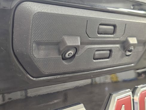 Used 2024 GMC Sierra 2500 SLT image 11