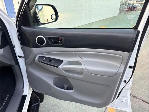 Used 2015 Toyota Tacoma PreRunner w/ TRD Sport Package image 20