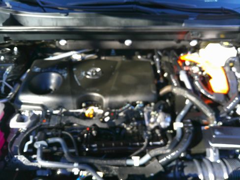 Used 2022 Toyota RAV4 XLE image 32