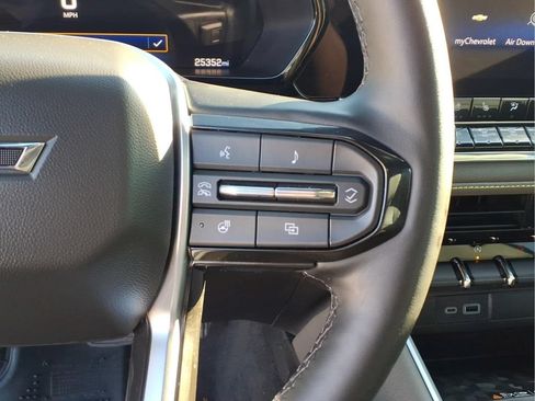 Used 2024 Chevrolet Colorado ZR2 w/ ZR2 Convenience Package III AWD/4WD image 22
