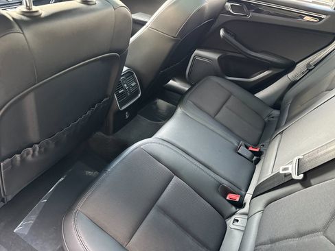 Certified 2025 Porsche Macan image 14