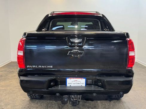 Used 2013 Chevrolet Avalanche LT w/ Suspension Package, Off-Road AWD/4WD image 5