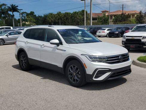 Certified 2023 Volkswagen Tiguan SE FWD image 2