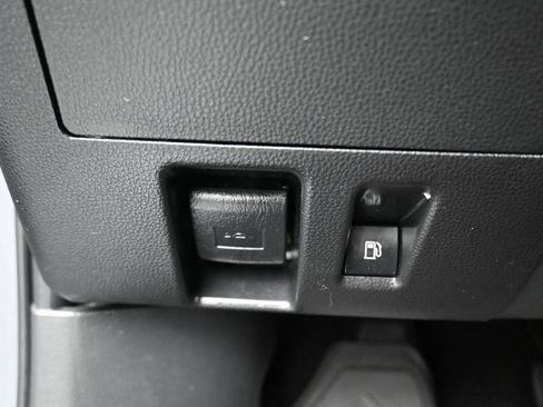 Used 2023 Toyota Highlander XLE FWD image 30