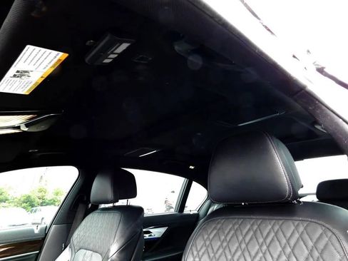 Used 2022 BMW 740i xDrive 740i xDrive Sedan 4D w/ M Sport Package image 18