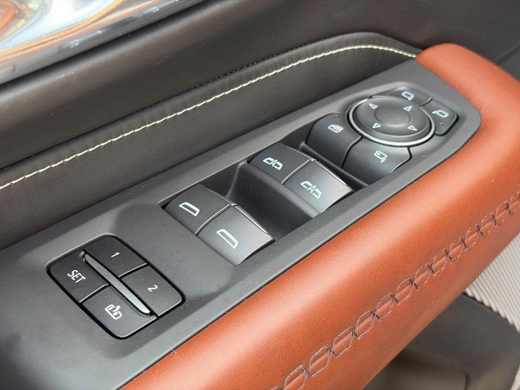 Used 2024 GMC Yukon Denali Ultimate AWD/4WD image 25