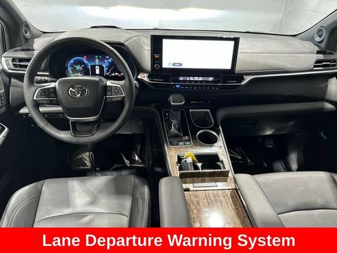 Certified 2025 Toyota Sienna Platinum AWD/4WD image 9