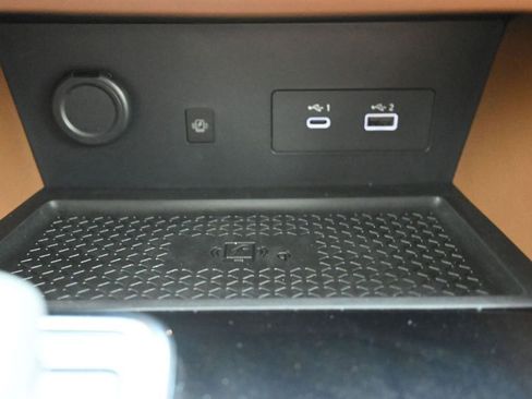 Used 2024 Nissan Pathfinder Platinum image 16