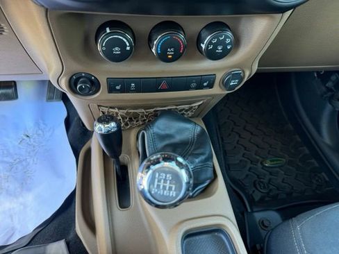 Used 2015 Jeep Wrangler Unlimited Sahara w/ Connectivity Group AWD/4WD image 20