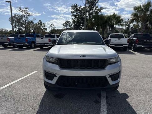 New 2025 Jeep Grand Cherokee Limited w/ Black Appearance Package image 8