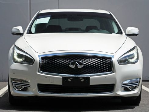 Used 2019 INFINITI Q70 Luxe RWD image 6