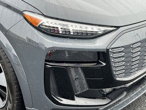 Certified 2025 Audi SQ6 e-tron Prestige w/ Black Optic Package image 9