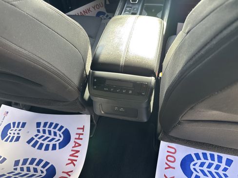 Used 2024 Nissan Pathfinder SV image 13